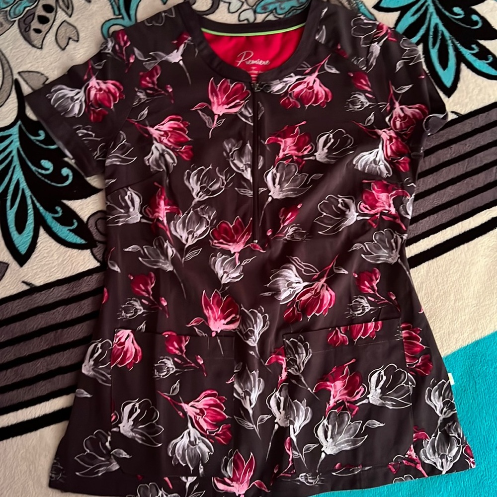 Premiere scrub top size xs